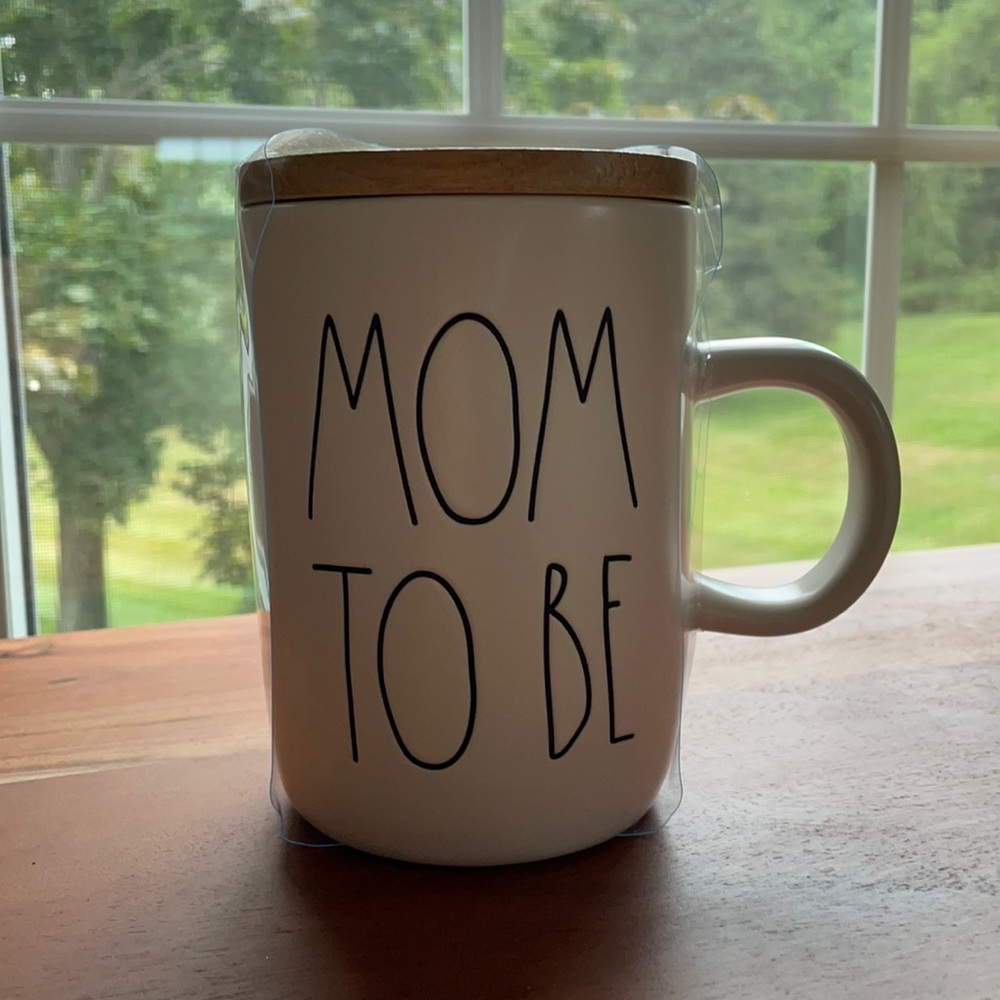 NEW Rae Dunn Mom To Be mug